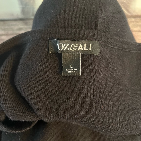 ♥️Roz & Ali Black Like New Woman’s Scoop Neckline Sweater Size Large - Picture 8 of 8